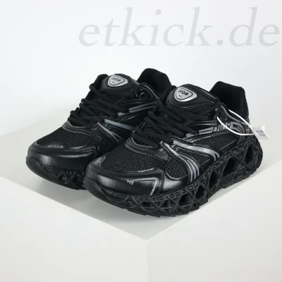 B35 x Kaws NXXT Athletic Sneakers Herren Schwarz