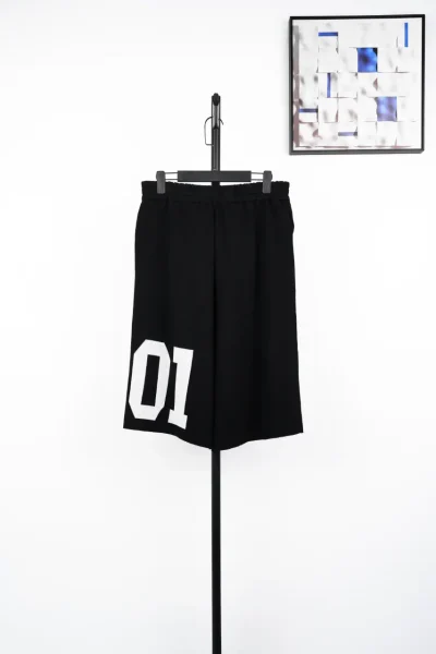 Balenciaga Strickshorts schwarz und weiß