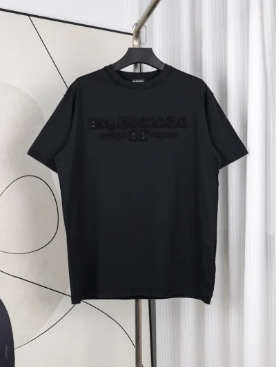 Balenciaga T-Shirt mit Logo-Stickerei im Destroyed-Patch