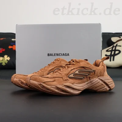 Balenciaga „Monday“-Wildleder-Sneaker in Vollbraun