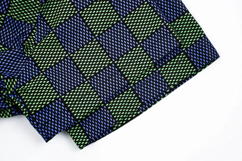 Blau-violettes Schachbrett-Buchstaben-Kurzarmhemd blau grün – Bild 8