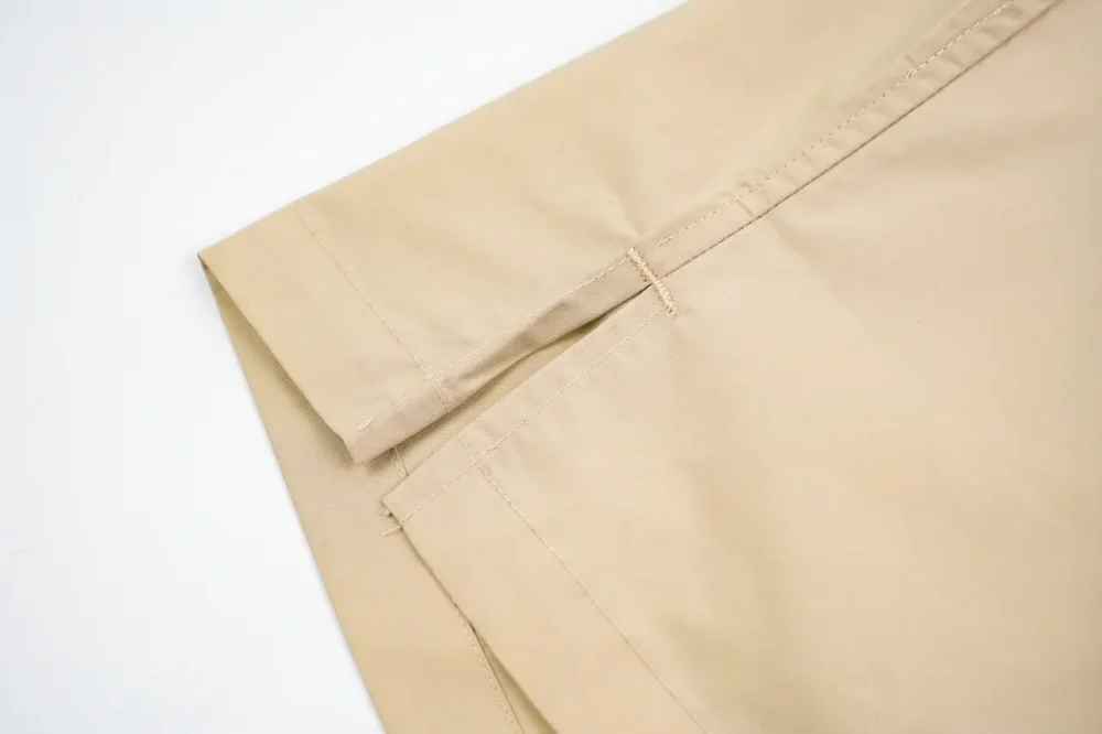 Cordshorts mit Signaturbuchstaben in Khaki – Bild 6