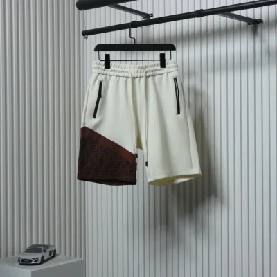 Gewebte Shorts mit laminierter Reißverschlusstasche und Doppel-F-Patchwork