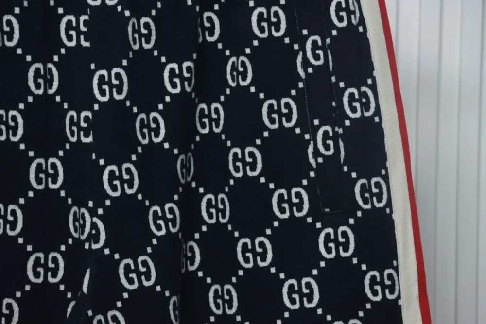 Klassische Jacquard-Shorts mit Allover-Print – Bild 3