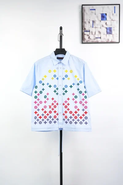 Kurzarmhemd mit hohlem Monogramm-Stickerei