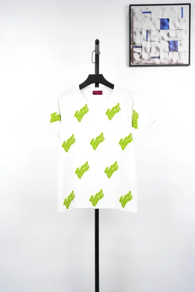 Limettengrünes Kurzarmshirt mit G-Stickerei