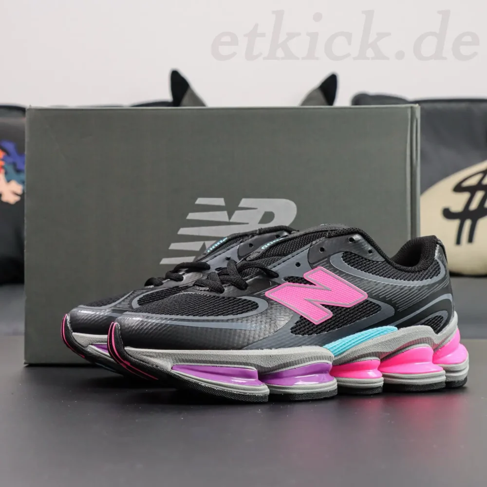New Balance 2000 Low Top Casual Running Shoes 'Schwarz und Rosenrot'