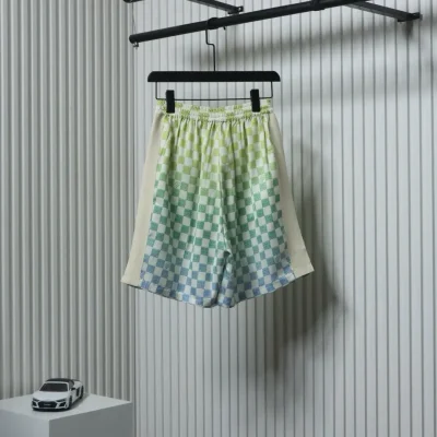 Shorts mit Farbverlauf und Schachbrettmuster