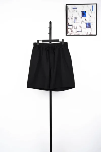 Shorts mit bestickten Cut-outs auf der Gesäßtasche