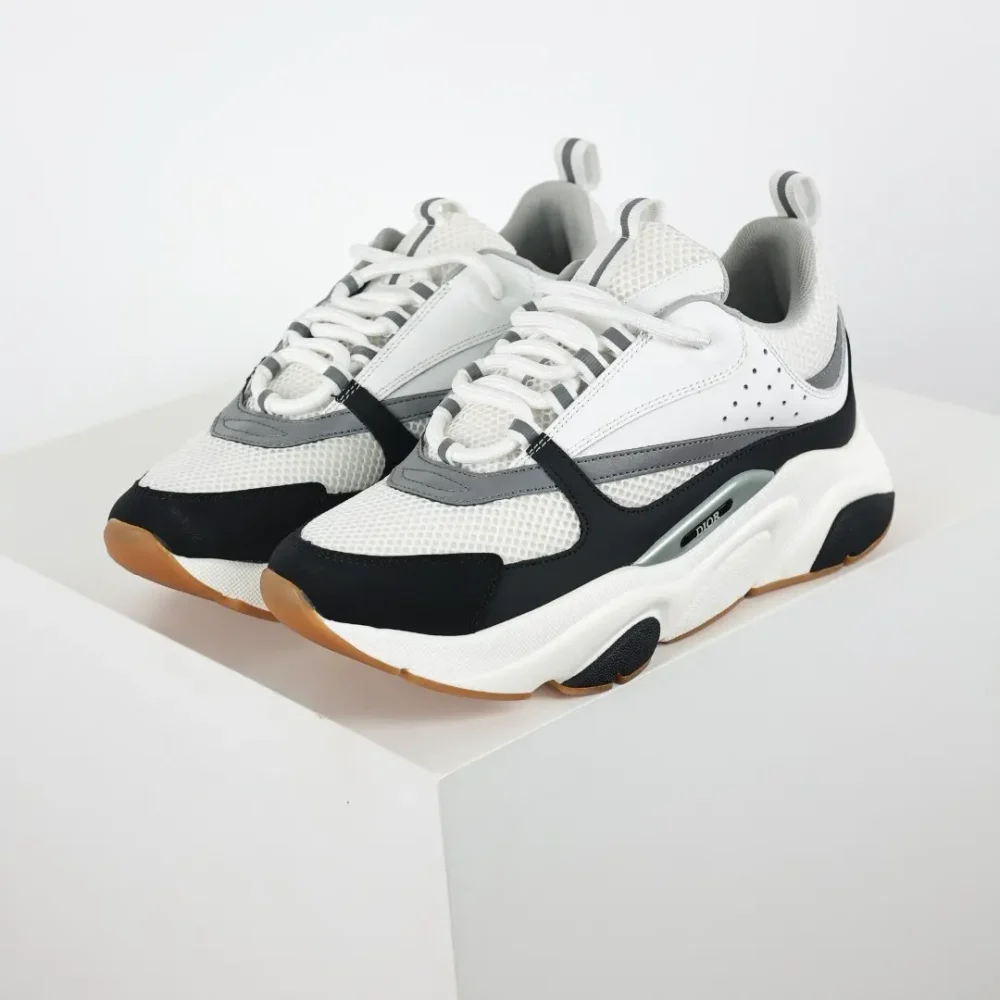 B22 Jogging Fashion Sneakers Weiß Braune Sohle 58