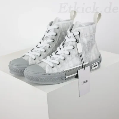 B23 High Top Sneakers Grau Schräg