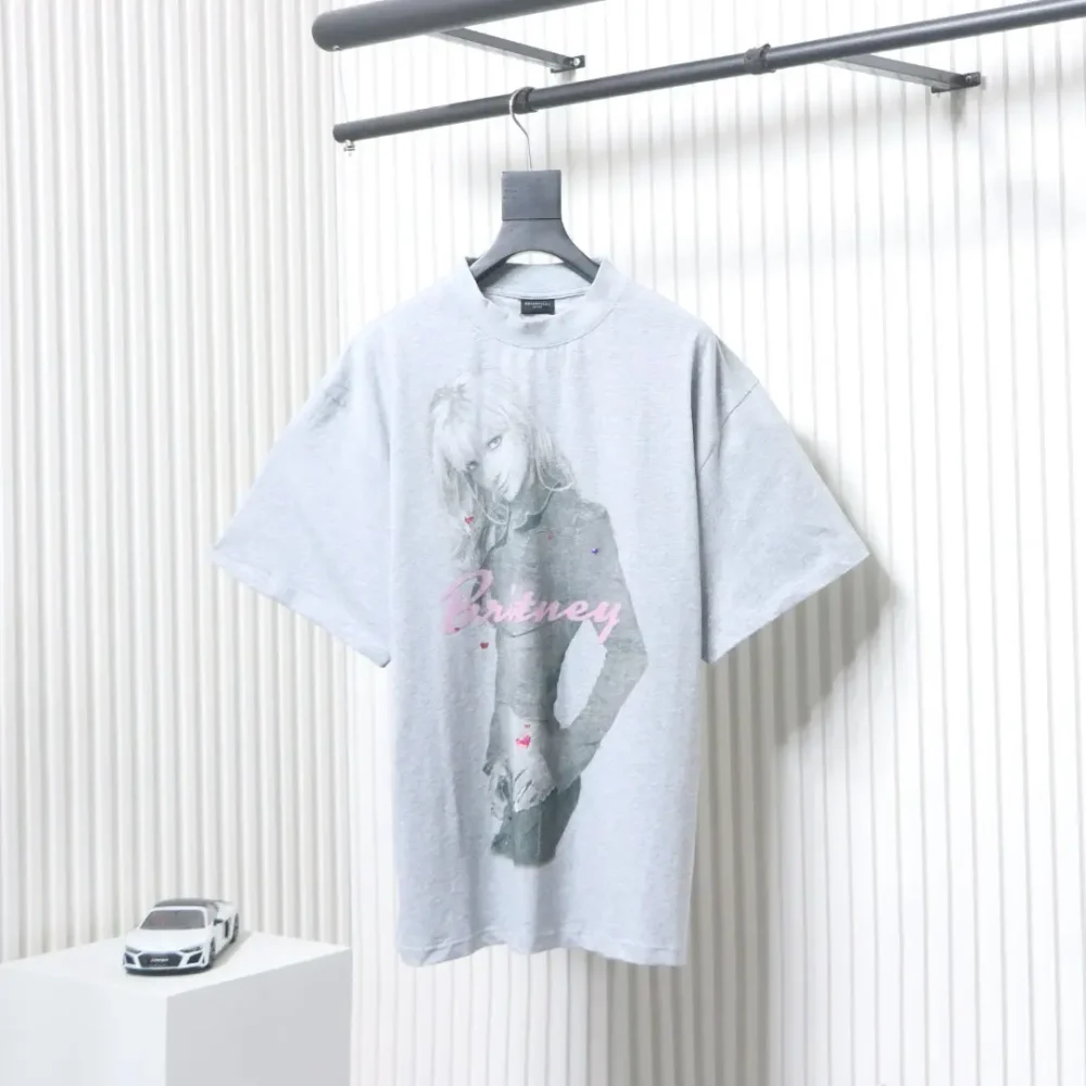 Balenciaga BLCG Music Series Collaboration Britney Spears Elephant Washed T-Shirt mit Rundhalsausschnitt und kurzen Ärmeln