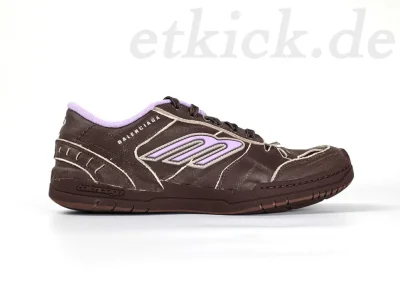 Balenciaga Hamptons Medium Worn-Out Sneaker in Braun und Lila