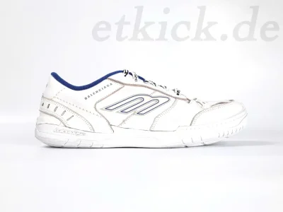 Balenciaga Hamptons Medium Worn-Out Sneaker in Weiß und Blau