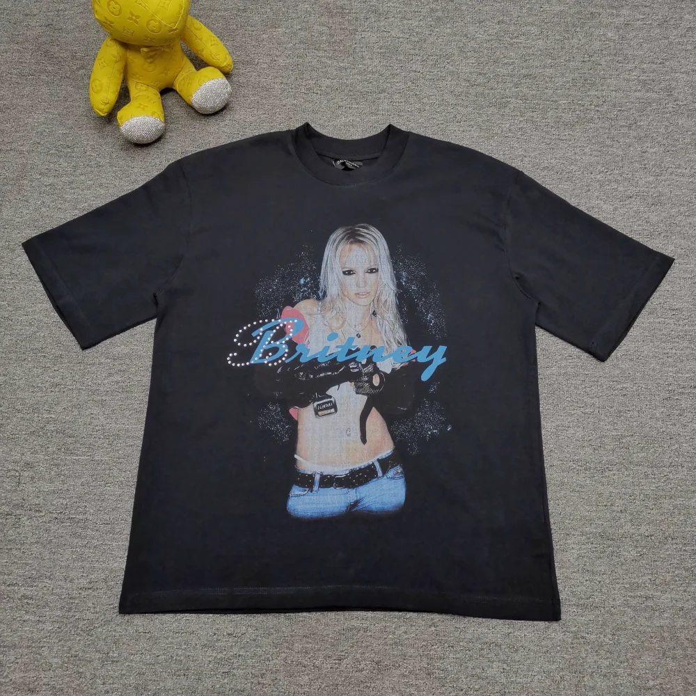Balenciaga – Kurzärmliges T-Shirt aus der Britney Spears-Kollektion mit künstlerischem Muster in Wasserziegeloptik