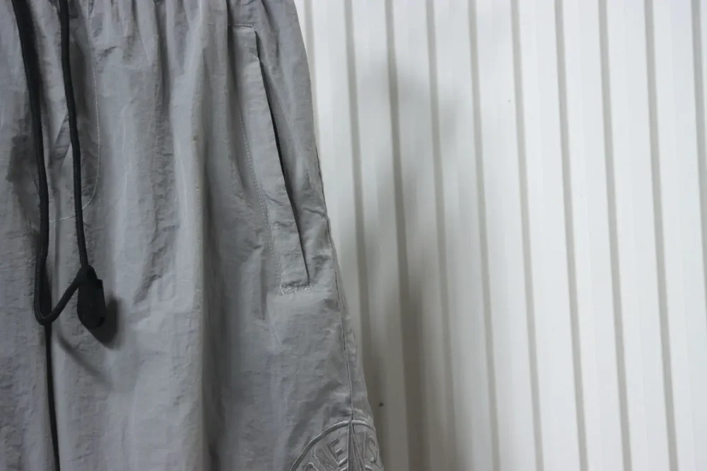 Cargo-Shorts aus Nylon mit metallischem Aufnäher XXL – Bild 17