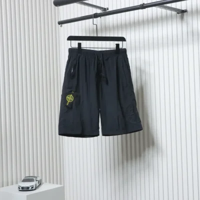 Cargo-Shorts aus Nylon mit metallischem Aufnäher