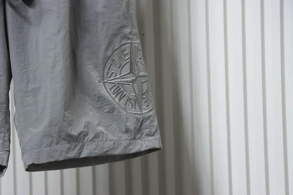Cargo-Shorts aus Nylon mit metallischem Aufnäher XXL – Bild 16