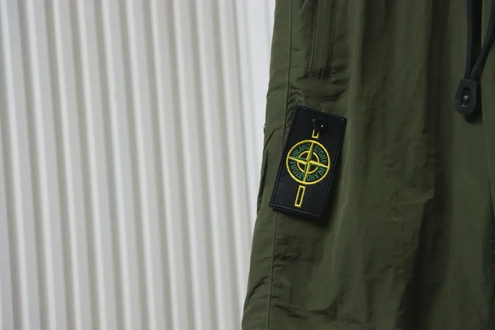 Cargo-Shorts aus Nylon mit metallischem Aufnäher XXL – Bild 27