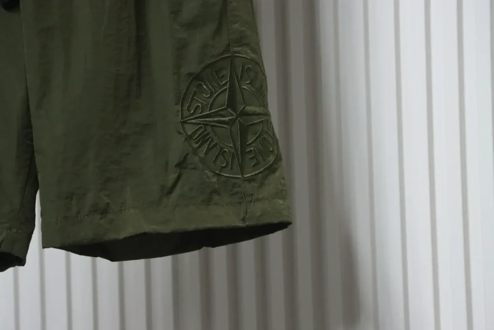 Cargo-Shorts aus Nylon mit metallischem Aufnäher XXL – Bild 29