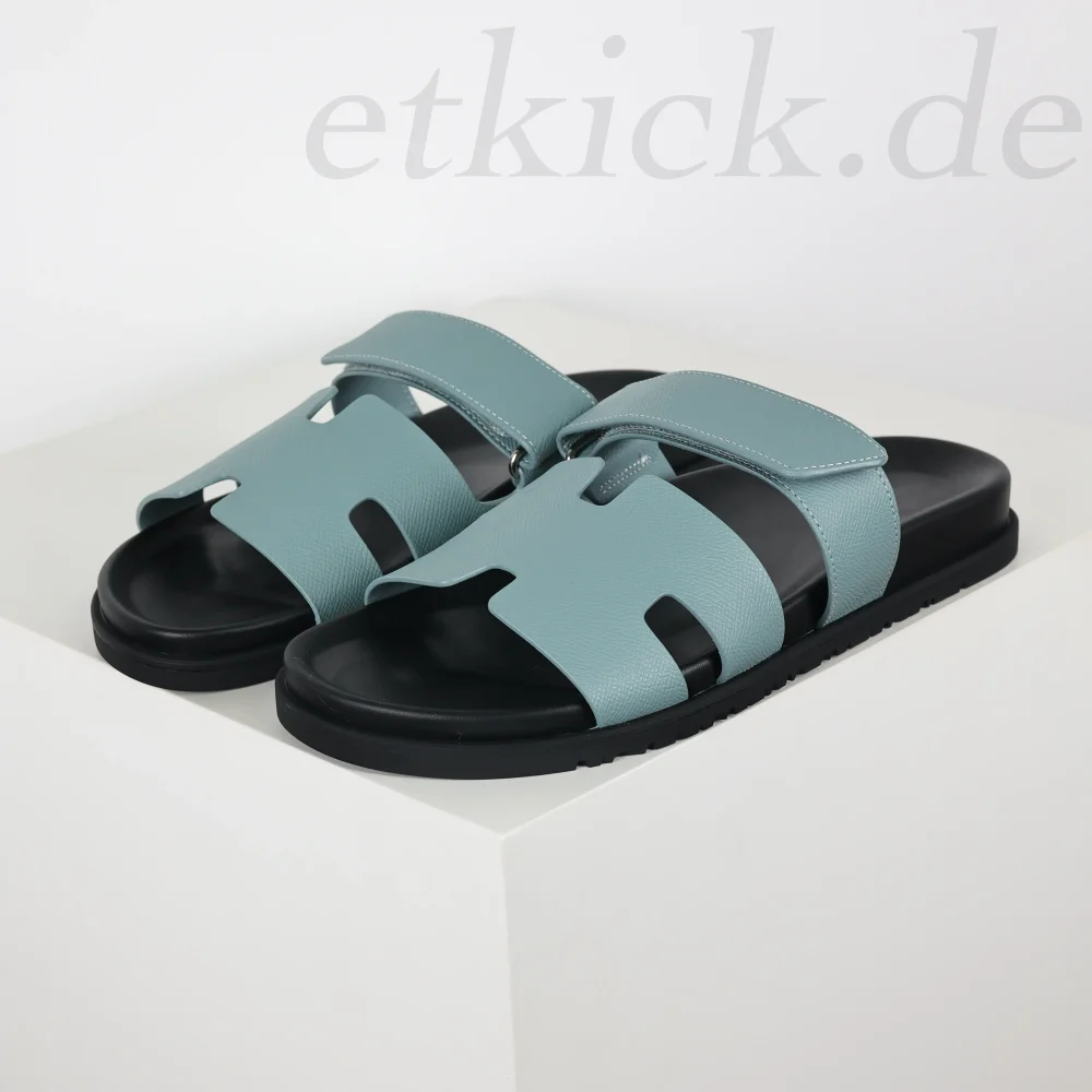 Flache Flip-Flops Sandalen Leder Blaue Schnallenpantolette