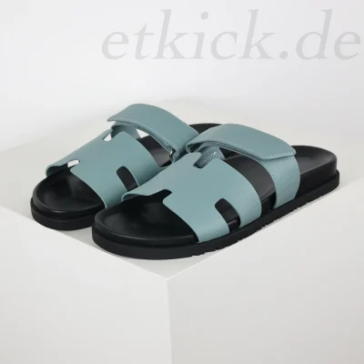 Flache Flip-Flops Sandalen Leder Blaue Schnallenpantolette