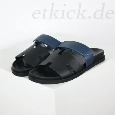 Flache Flip-Flops Sandalen Leder Schwarz und Blau