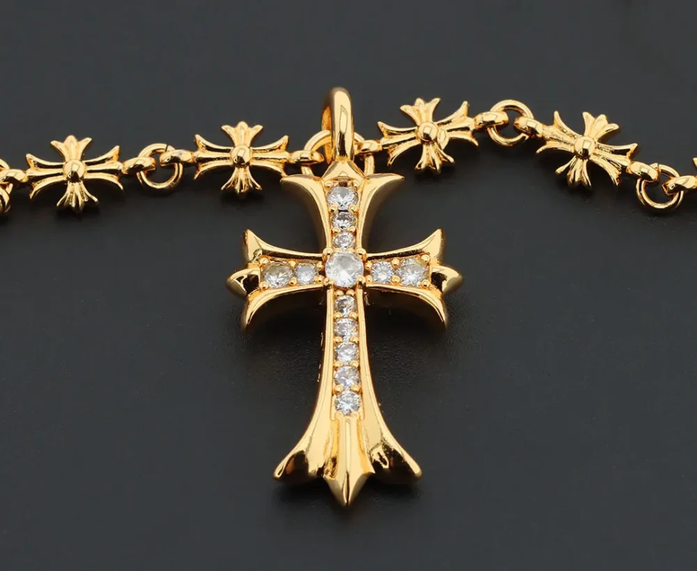 Halskette mit Kreuzblumen-Anhänger und Diamanten in Gold – Bild 5