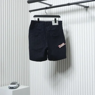 Jeansshorts mit Monogramm-Stickerei im Flock-Stil „Year of the Snake“