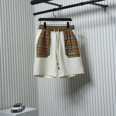Karierte Shorts mit Patchwork-Taschen und Logo-Schriftzug (Apricot und Schwarz)