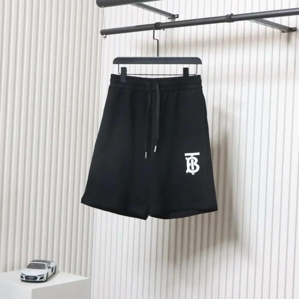 Klassische Shorts mit laminiertem TB-Print