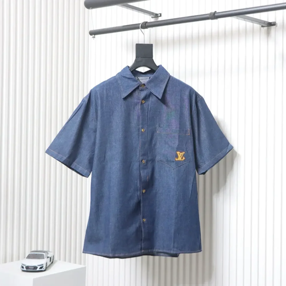 Kurzärmeliges Anzughemd aus Denim mit Hanfseilstickerei