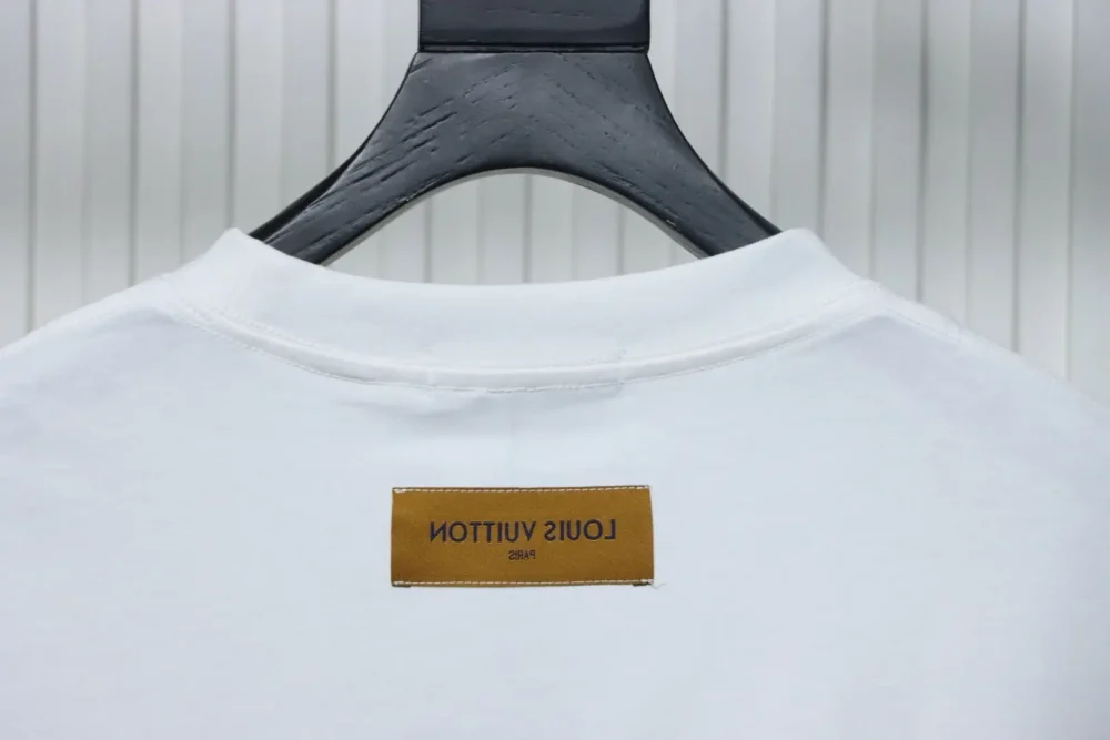 Kurzärmliges T-Shirt mit Colorblock-Schriftzug – Bild 3