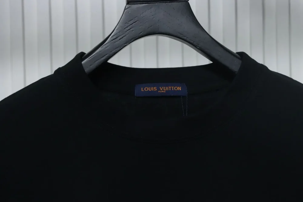 Kurzärmliges T-Shirt mit Colorblock-Schriftzug – Bild 18