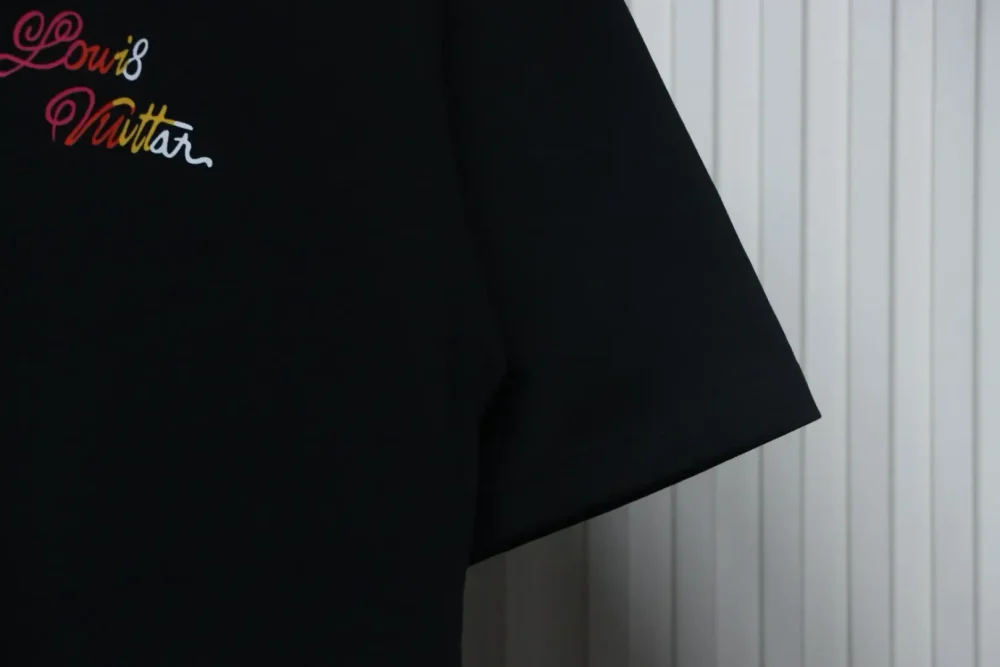 Kurzärmliges T-Shirt mit Colorblock-Schriftzug – Bild 14