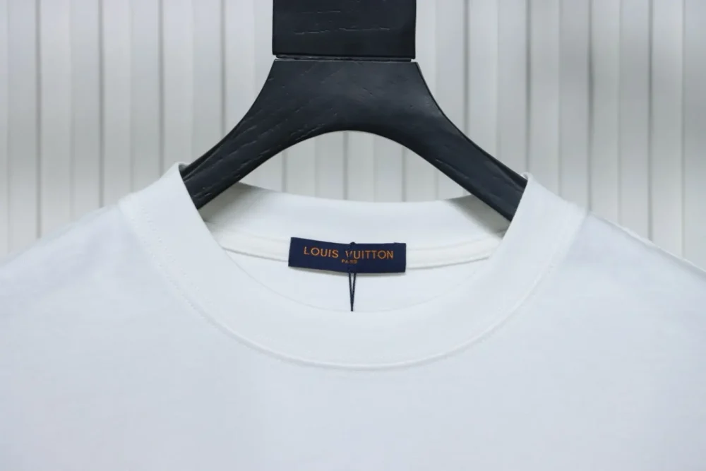 Kurzärmliges T-Shirt mit Colorblock-Schriftzug – Bild 5