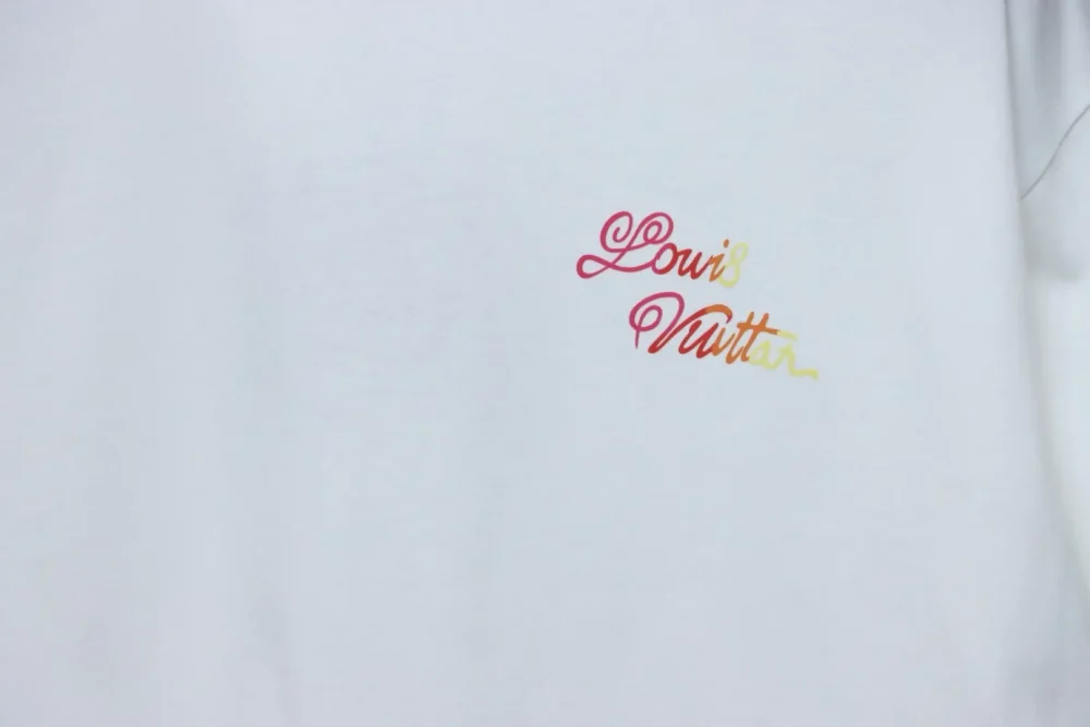 Kurzärmliges T-Shirt mit Colorblock-Schriftzug – Bild 6