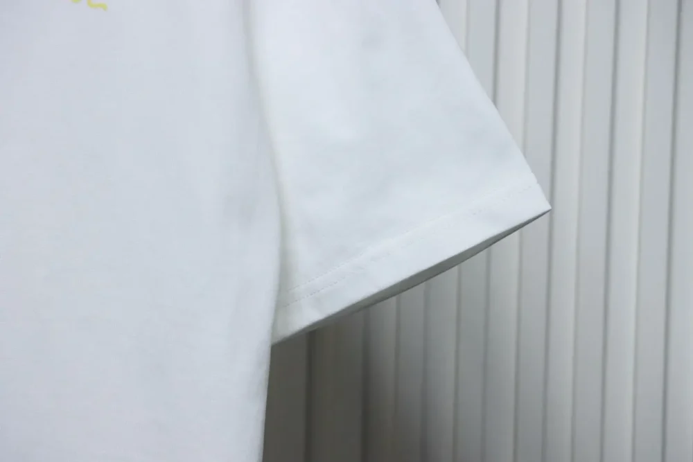 Kurzärmliges T-Shirt mit Colorblock-Schriftzug – Bild 10