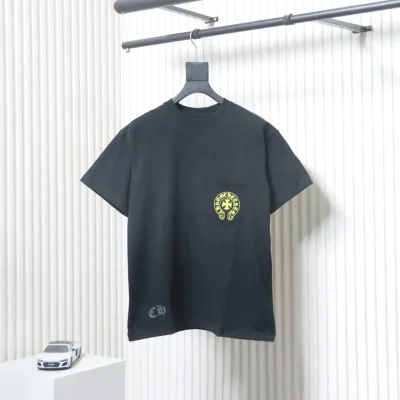 Kurzarm-T-Shirt mit Sanskrit auf der Rückseite