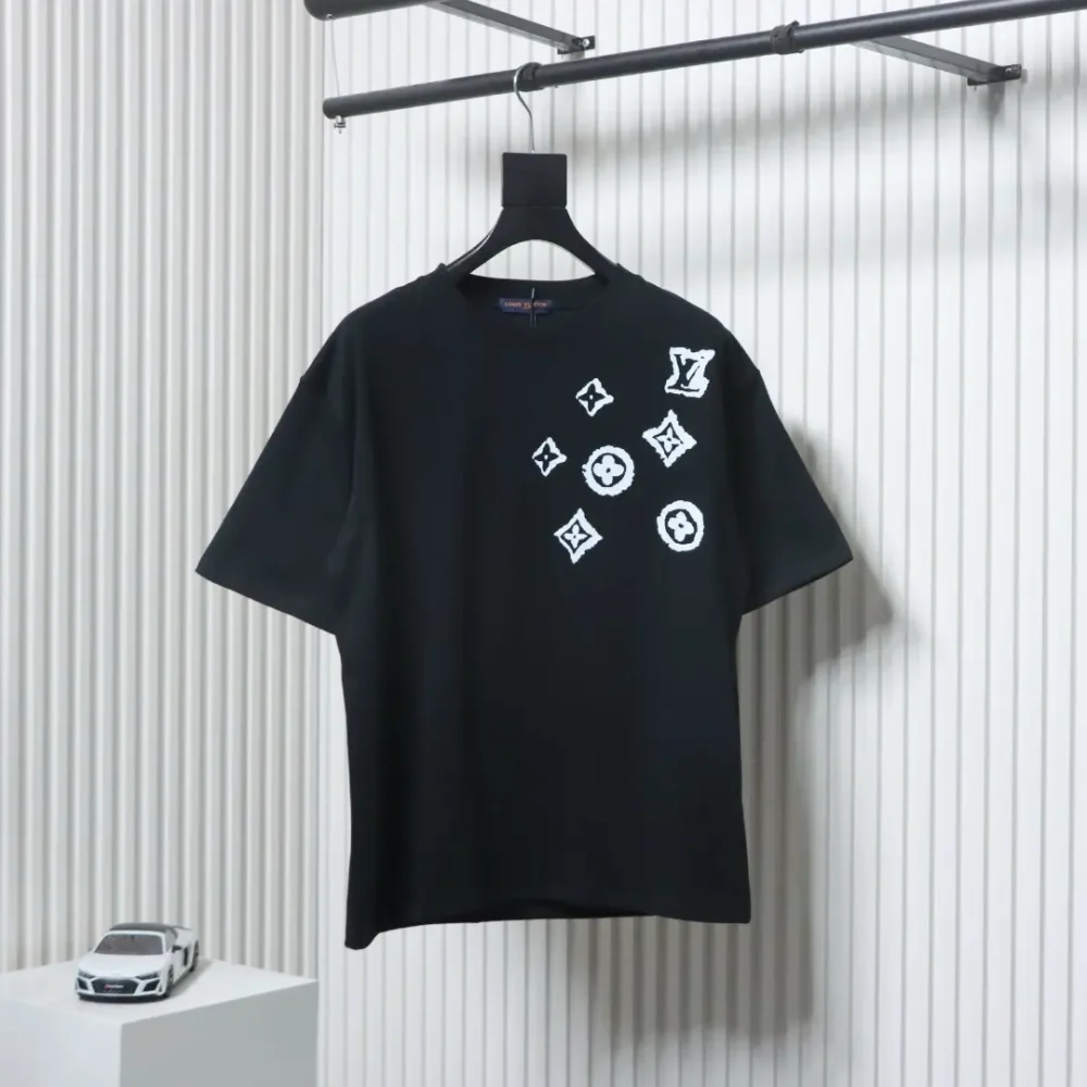 Kurzarm-T-Shirt mit altem Blumen-Graffiti