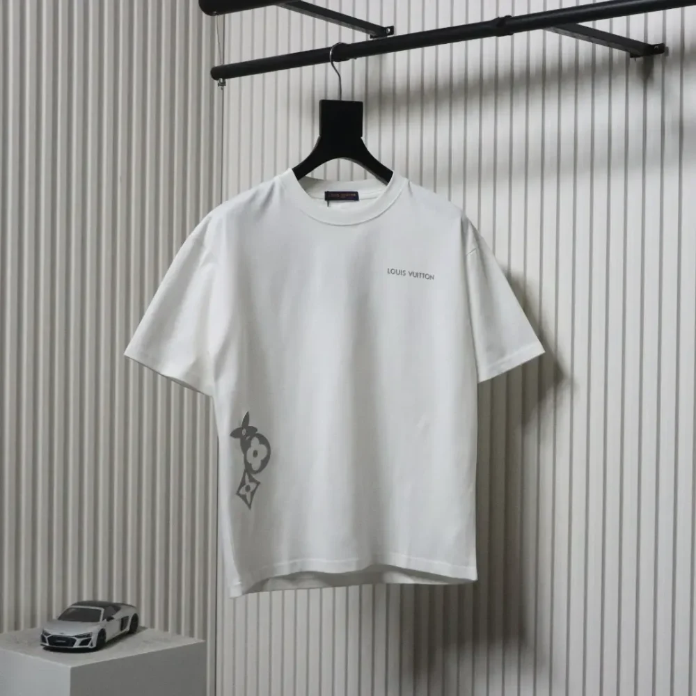 Kurzarm-T-Shirt mit drei Blumen an der Taille – Bild 12