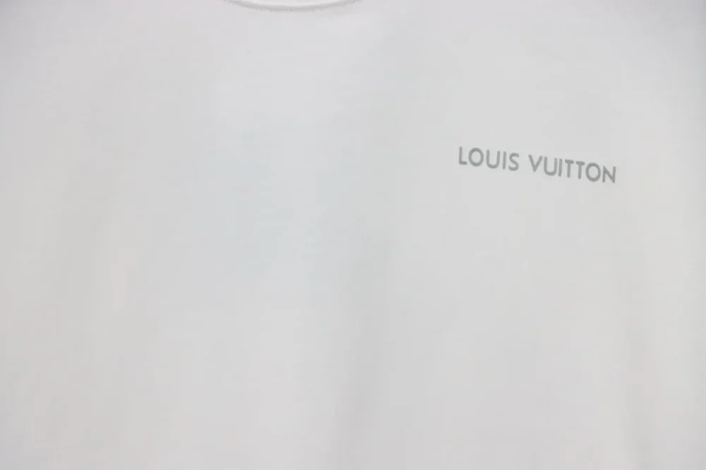 Kurzarm-T-Shirt mit drei Blumen an der Taille – Bild 15