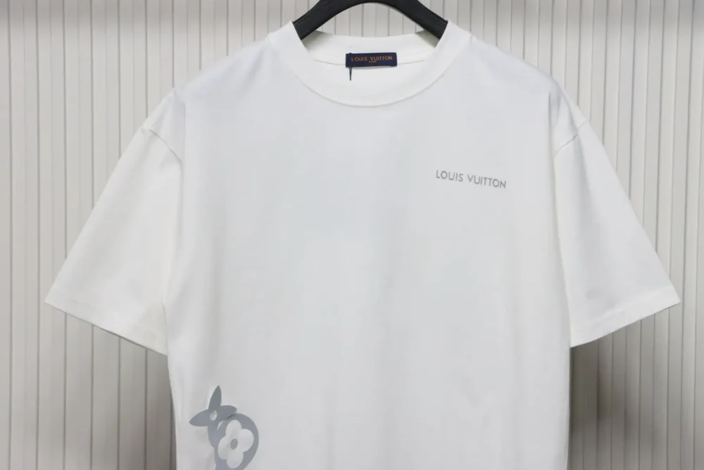 Kurzarm-T-Shirt mit drei Blumen an der Taille – Bild 18