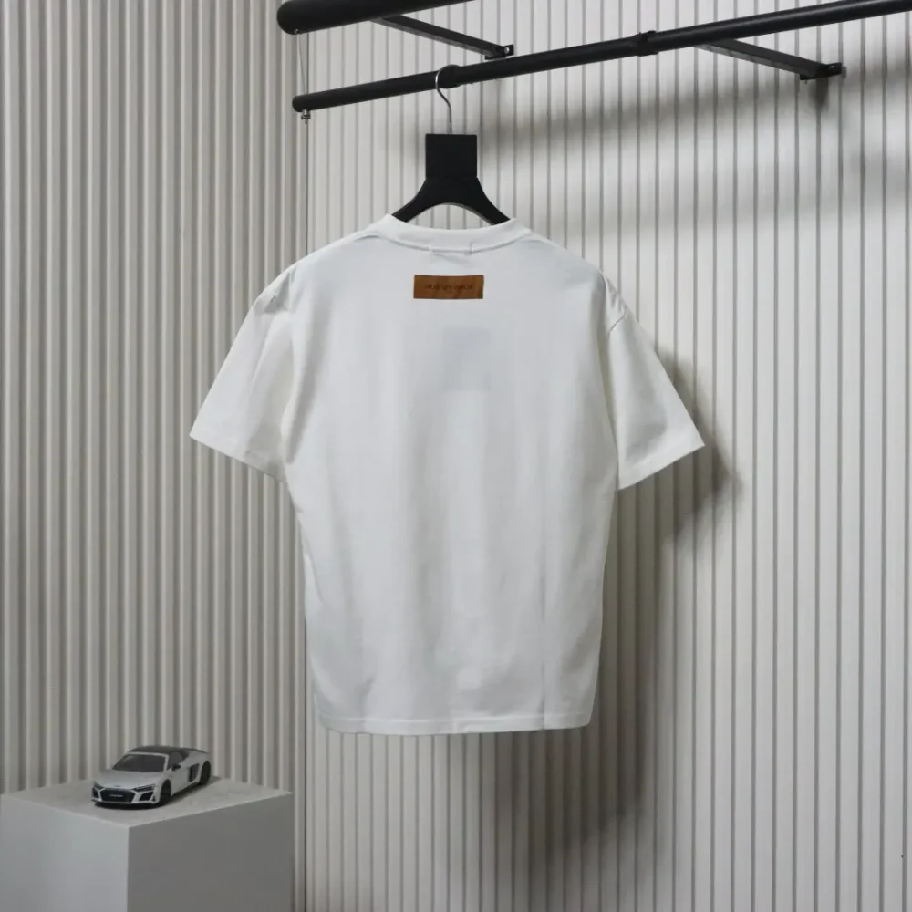 Kurzarm-T-Shirt mit drei Blumen an der Taille – Bild 13