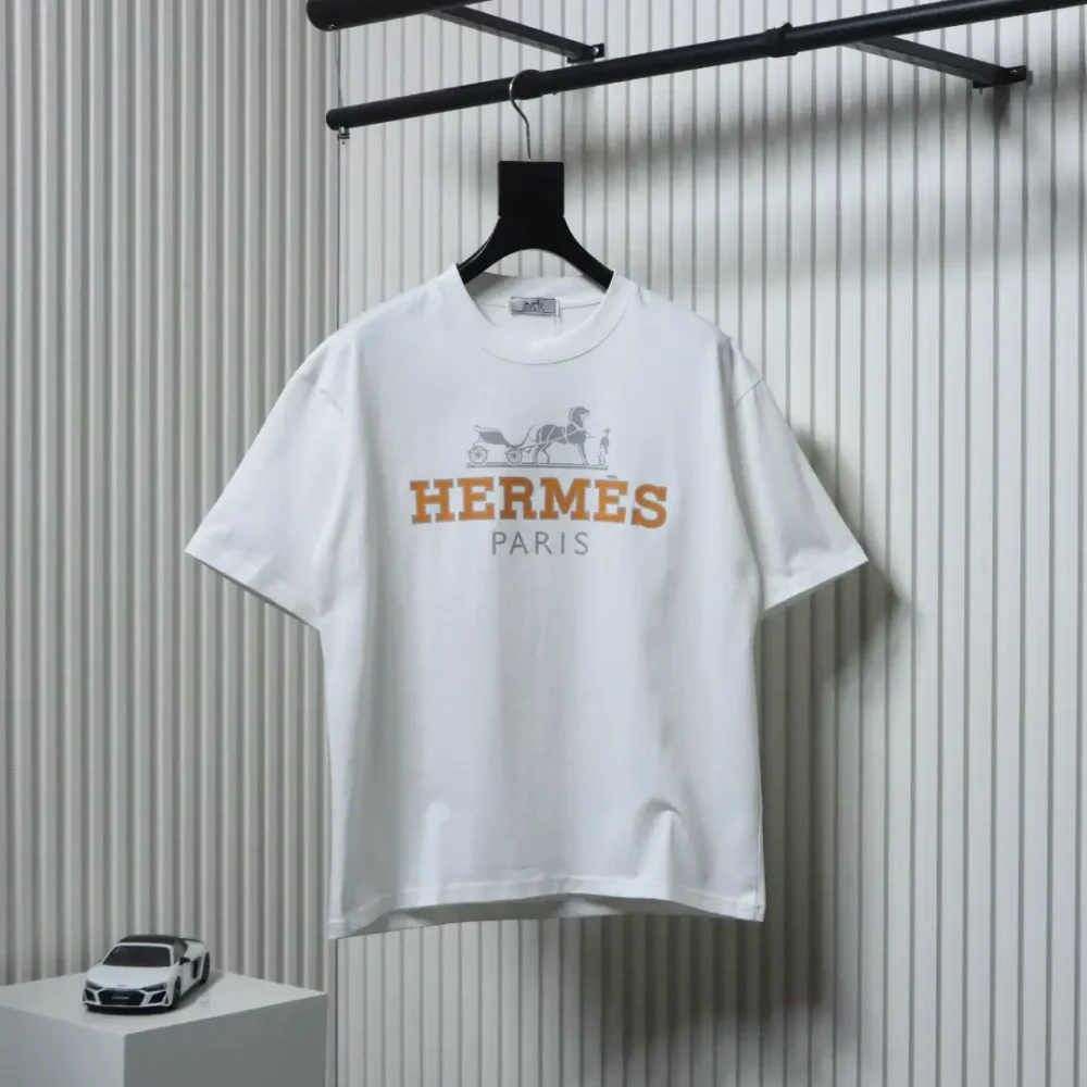 Kurzarm-T-Shirt mit großen Buchstaben