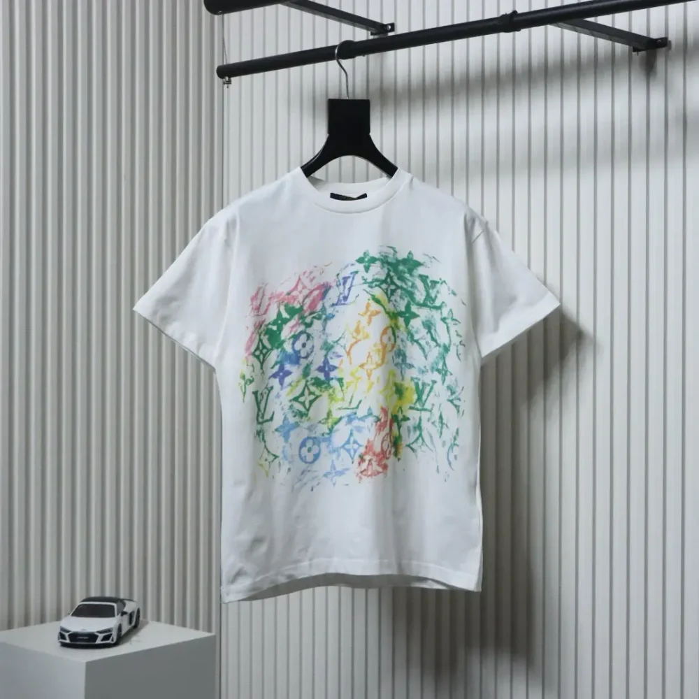 Kurze Ärmel mit Regenbogen-Graffiti-Print
