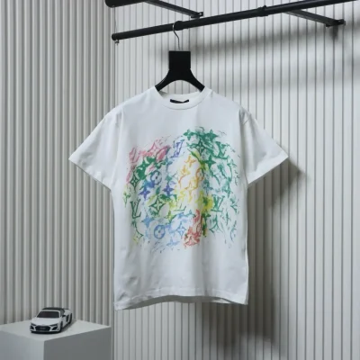 Kurze Ärmel mit Regenbogen-Graffiti-Print