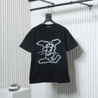 Kurze Ärmel mit aufgesticktem Cloud-Logo in großem Buchstaben