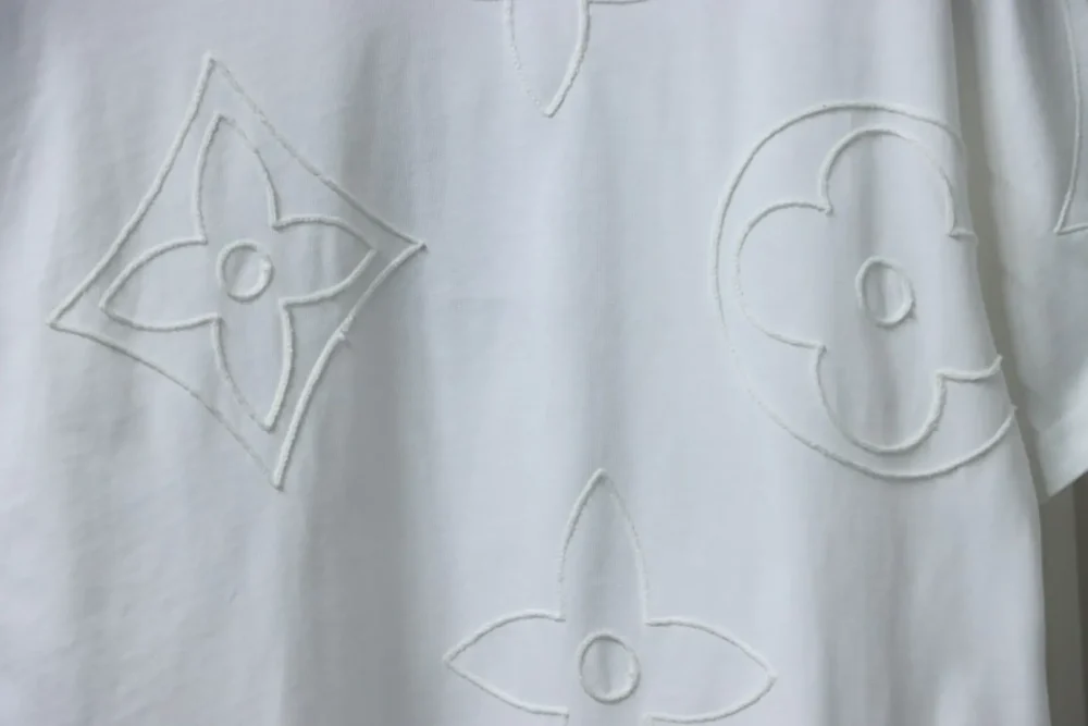 Langes Kurzarm-T-Shirt mit Blumenmuster – Bild 6