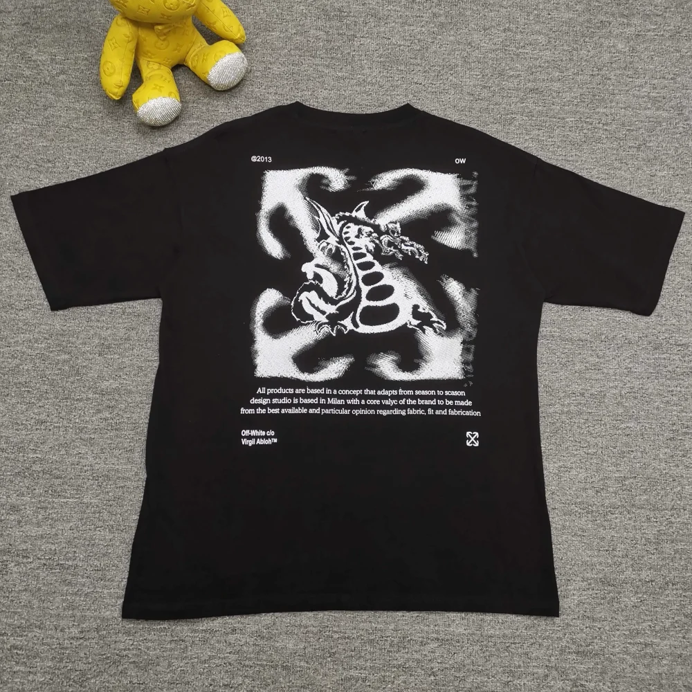 Off-White Locker geschnittenes Kurzärmliges T-Shirt mit Graffiti-Drachen